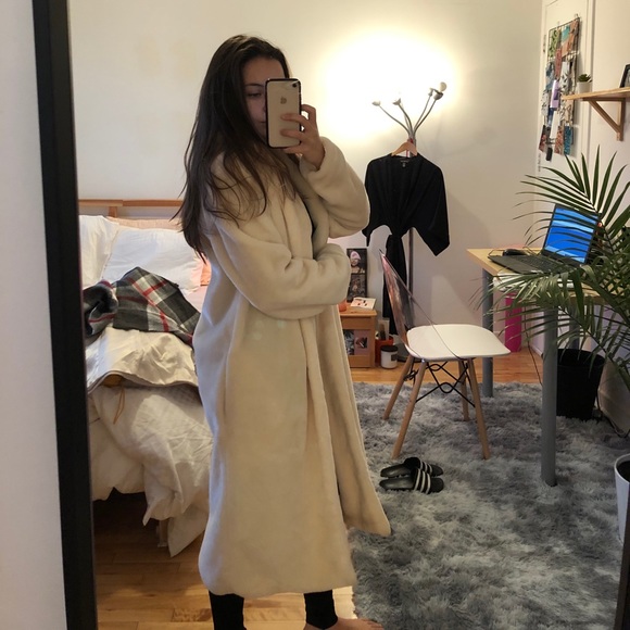 Long coat. - Picture 2 of 5